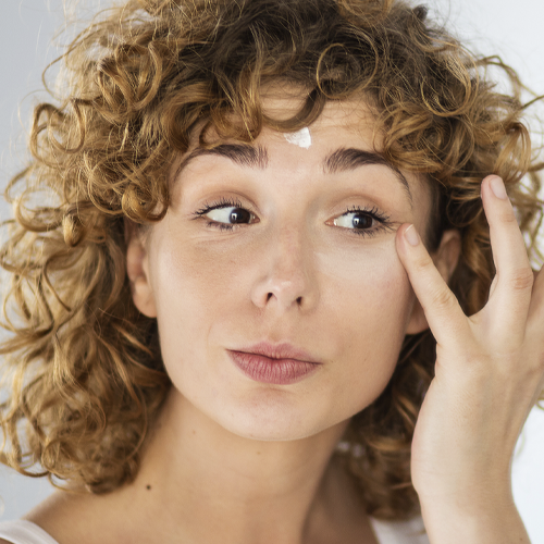 Augenpflege – wie pflegt man die zarte Haut um die Augen?