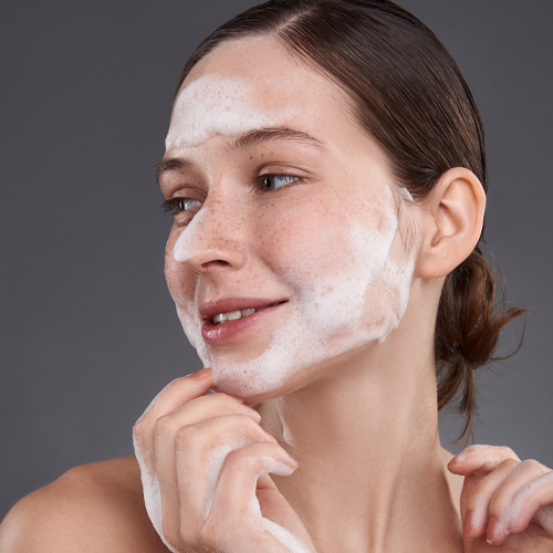 Reinigung von empfindlicher Haut: Behandle sie sanft!