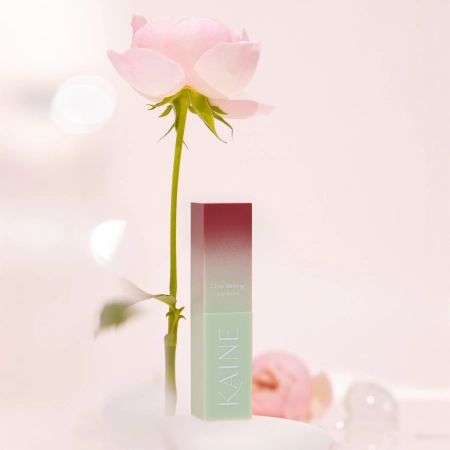 Kaine - Glow Melting Lip Balm - Feuchtigkeitsspendender Lippenbalsam - #Rosy Plum - 3.7g