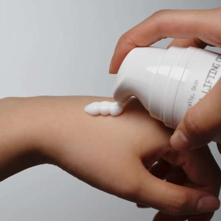 Logically, Skin - Multi-Lifting Cream - Feuchtigkeitsspendende Gesichtscreme mit Peptiden - 50ml