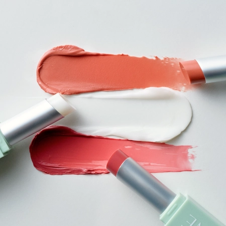 Kaine - Glow Melting Lip Balm - Feuchtigkeitsspendender Lippenbalsam - #Warm Apricot - 3.7g