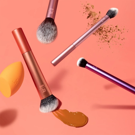 Real Techniques – Everyday Essentials – Set aus Multifunktionspinseln + Make-up-Schwamm – 5 Stk.