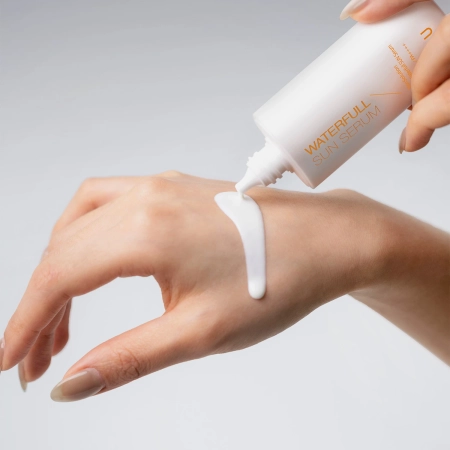 FAU - Skin Solution Waterfull Sun Serum SPF50+ PA++++ - Feuchtigkeitsspendendes Sonnenschutz-Serum - 50ml